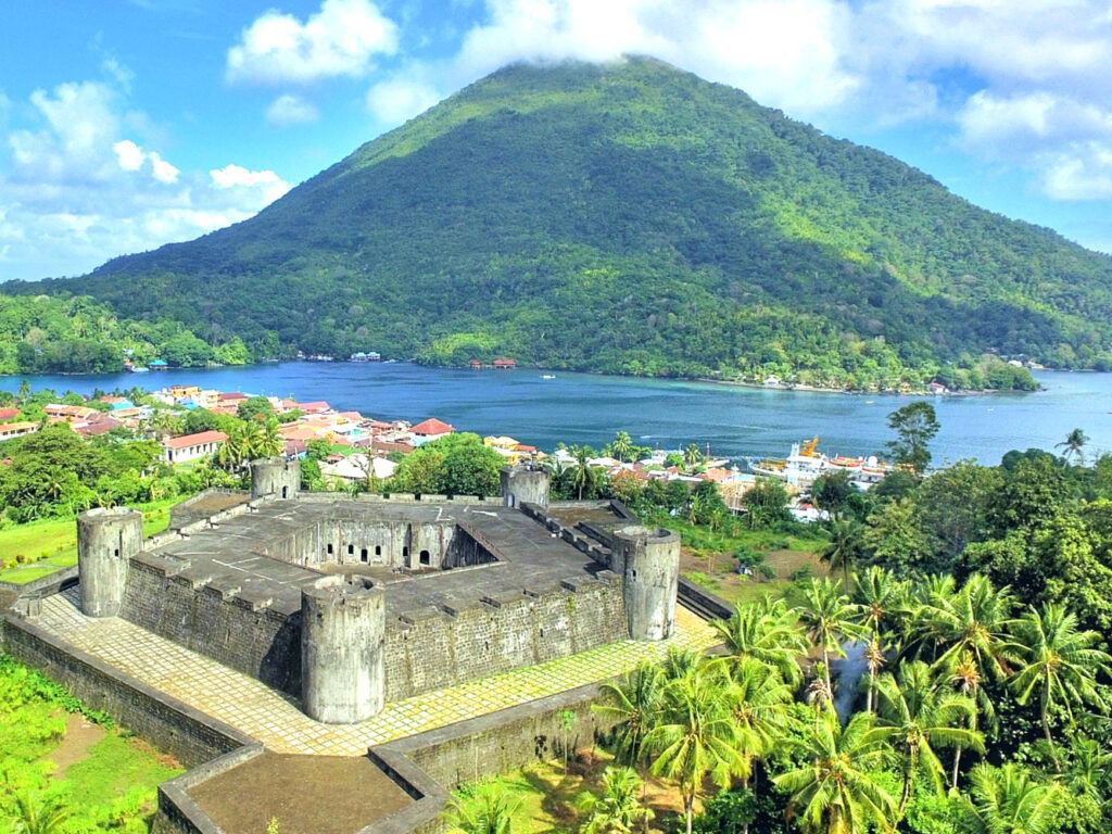 Banda Neira
